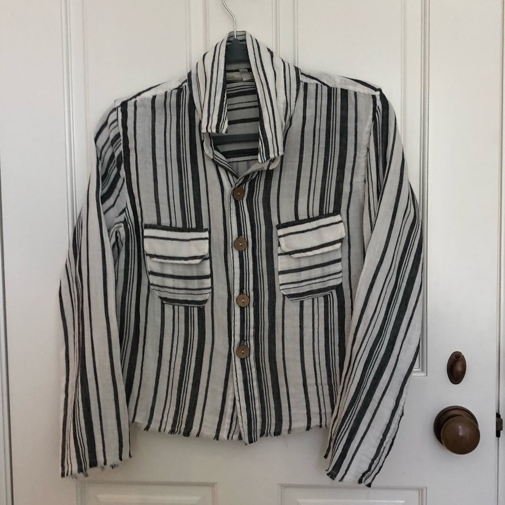 ★ Jen’s Pirates Booty Blouse ★ LN ★ - Picture 3 of 7